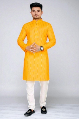Vastra Men Embroidered Straight Kurta(Black)