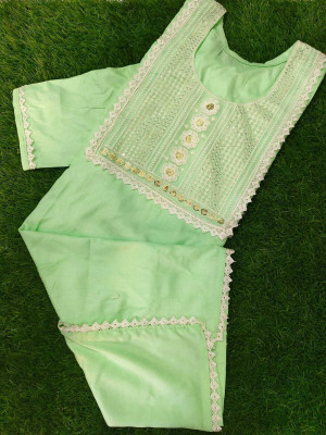 NOORIGARMENTS Women Embroidered Straight Kurta(Green)