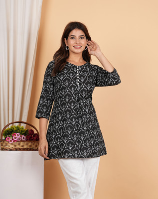 Yash Gallery Women Floral Print Straight Kurta(Black)