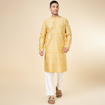 Indus Route by Pantaloons Men Dyed/Ombre A-line Kurta(Yellow)
