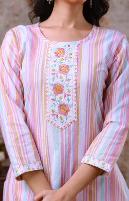 AUZAAI COLLECTION Women Patchwork Straight Kurta(Pink)
