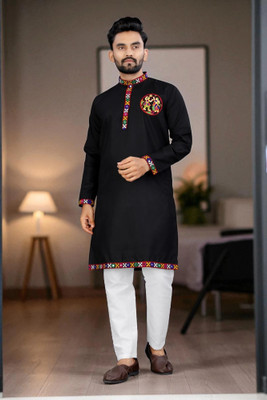 UNIQUE MOMENTS Men Embroidered Straight Kurta(Black)