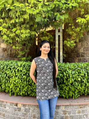 Majestykart Women Floral Print, Printed Straight Kurta(Black, White)