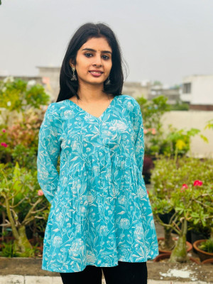 UT Venero Women Printed Straight Kurta(Blue)