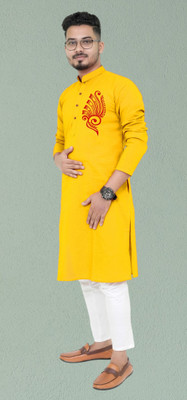 Vastra Trends Men Self Design Straight Kurta(Yellow)
