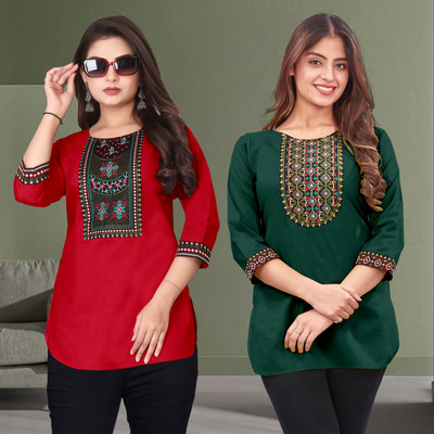 FSR Women Solid Straight Kurta(Green, Red)