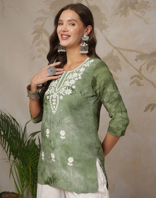 Skylee Women Chikan Embroidery, Embellished, Dyed/Ombre Straight Kurta(Light Green, White)