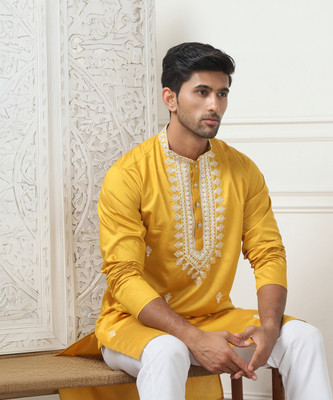 Jompers Men Embroidered Straight Kurta(Yellow)