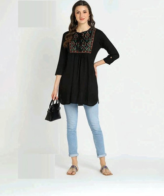 Muskan Garmentss Women Embroidered Straight Kurta(Black)