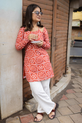 Mrdvii Women Printed Straight Kurta(Red)