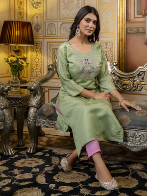 VredeVogel Women Solid Straight Kurta(Green)