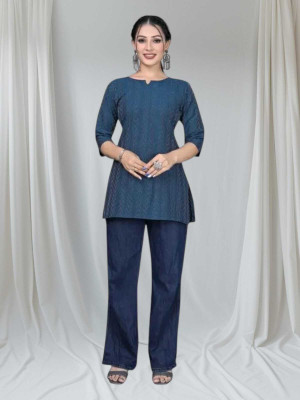 HouseOfCommon Women Solid Straight Kurta(Blue)