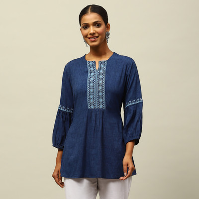 RANGRITI Women Embroidered Straight Kurta(Blue)