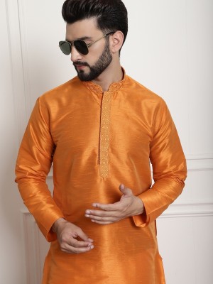 ARMAAN ETHNIC Men Solid Straight Kurta(Orange)