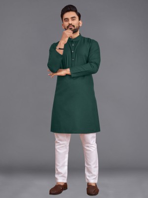 Svatantra Men Solid Straight Kurta(Dark Green)