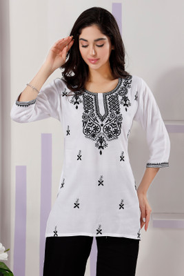 Divastri Women Chikan Embroidery Straight Kurta(White)