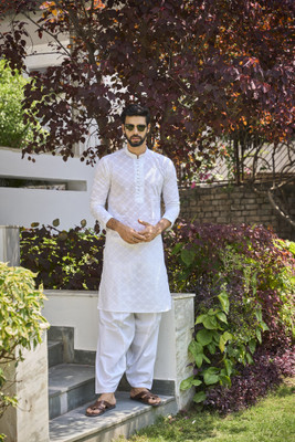 See Designs Men Woven Design Straight Kurta(White)