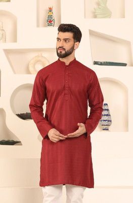 ARMAAN ETHNIC Men Embellished Straight Kurta(Red)