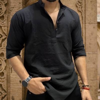 SHOOLIN Men Solid Straight Kurta(Black)