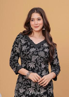 DAEVISH K Women Colorblock Straight Kurta(Black)
