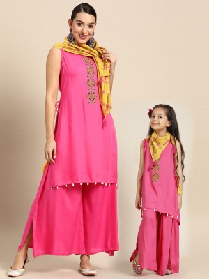 Sangria Girls Embroidered Straight Kurta(Pink)