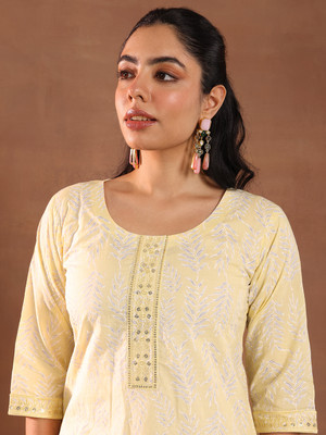 LIBAS Women Floral Print Straight Kurta(Yellow)