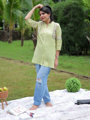 Anmi Embroidered Women Flared Kurta(Green)