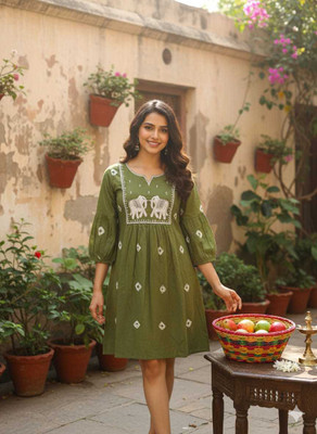 Gs Dress With Style Women Embroidered, Printed Straight Kurta(Green)