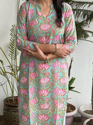 Navyas Fashion Women Floral Print Straight Kurta(Green)