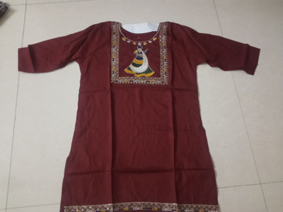 AVEKSHACREATION Girls Solid Straight Kurta(Maroon)