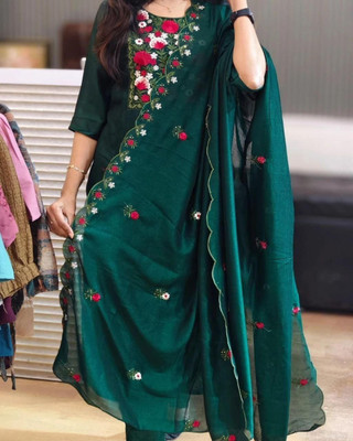 kedarnath Women Embroidered Straight Kurta(Green)
