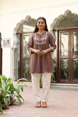 Yash Gallery Women Floral Print Straight Kurta(Brown)