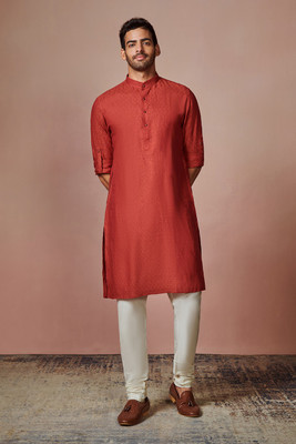 MANYAVAR Men Solid Straight Kurta(Maroon)