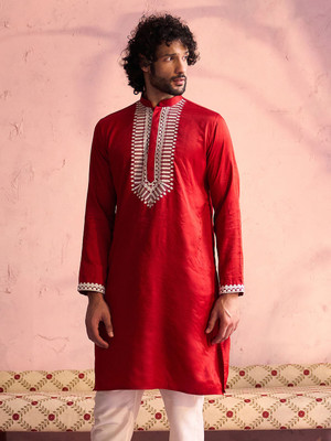 VASTRAMAY Men Embroidered Straight Kurta(Red)