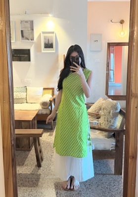 BHADRIYAA Women Self Design Straight Kurta(Light Green)
