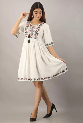 musaniyaa Women Embroidered, Floral Print, Printed A-line Kurta(White)