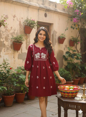 Gs Dress With Style Women Embroidered, Printed Straight Kurta(Red)
