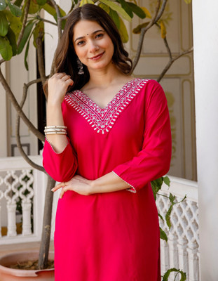 Surhi Women Embroidered Straight Kurta(Pink)