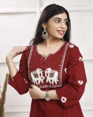 SUCHAYE Women Bandhani, Embroidered Straight Kurta(Maroon)