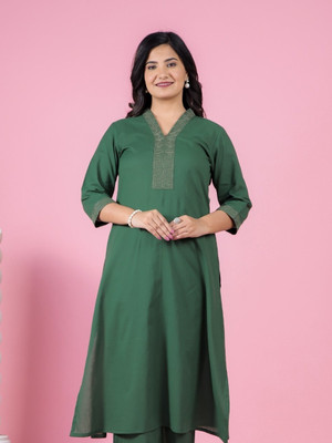 Aramya Women Solid Straight Kurta(Green)