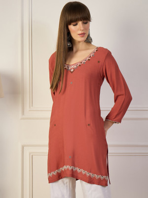 VredeVogel Women Embroidered Straight Kurta(Red)