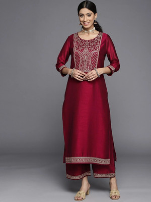 LIBAS Women Embellished Straight Kurta(Maroon)