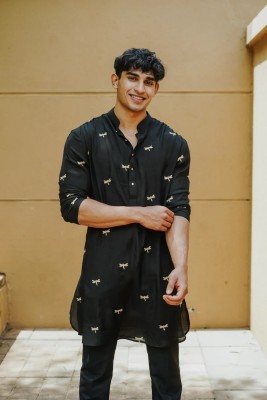 COZYCLOTH Men Embroidered Straight Kurta(Black)