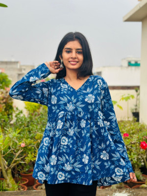 UT Venero Women Printed Straight Kurta(Blue)