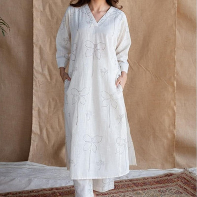 Danilo Women Floral Print A-line Kurta(White)