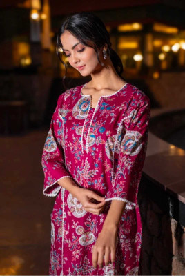 PRATEEKRAJKUMAR Women Floral Print A-line Kurta(Multicolor)
