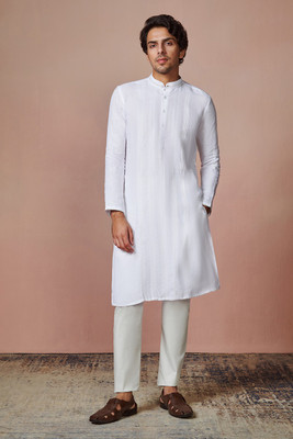 MANYAVAR Men Solid Straight Kurta(White)