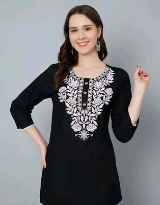CROWNKING Women Embroidered Straight Kurta(Black)