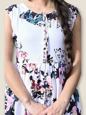 KurtisHouse Women Floral Print Straight Kurta(White)