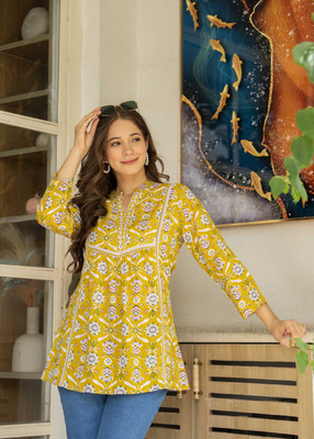DORIYA Women Floral Print Straight Kurta(Yellow)
